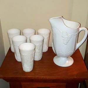Vintage Indiana Milk Glass Pitcher w/6 Tumblers. Harvest Grape.